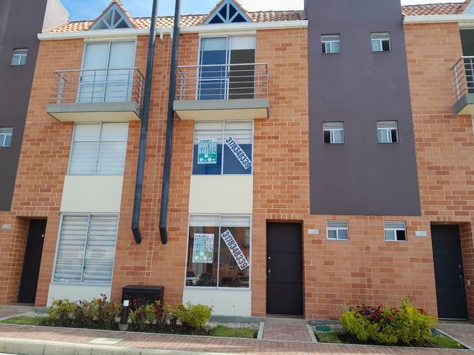 Casa de 3 alcobas en arriendo en Cr. Reserva De Akora, Tocancipá, 95 m² · foto 2 de 21