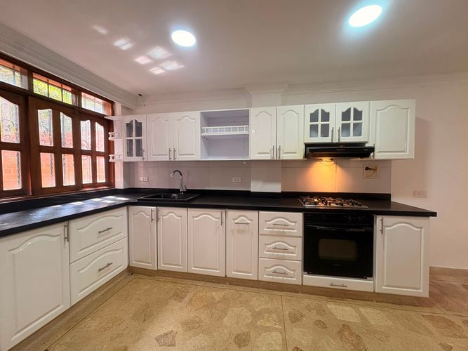 Casa de 4 alcobas en venta en San Jose, Sabaneta, 210 m² · foto 9 de 17