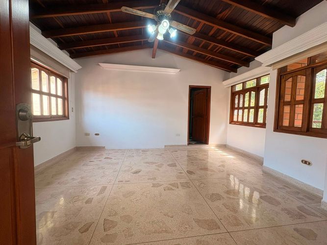 Casa de 4 alcobas en venta en San Jose, Sabaneta, 210 m² · foto 7 de 17