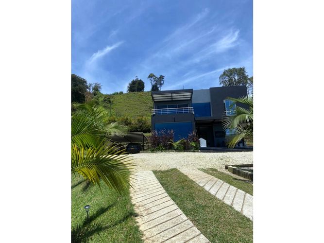 Casa de 4 alcobas en venta en San Antonio, Guarne · foto 3 de 24