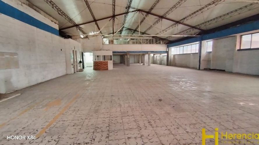 Bodega en arriendo en Perpetuo Socorro, Medellín, 440 m² · foto 2 de 12
