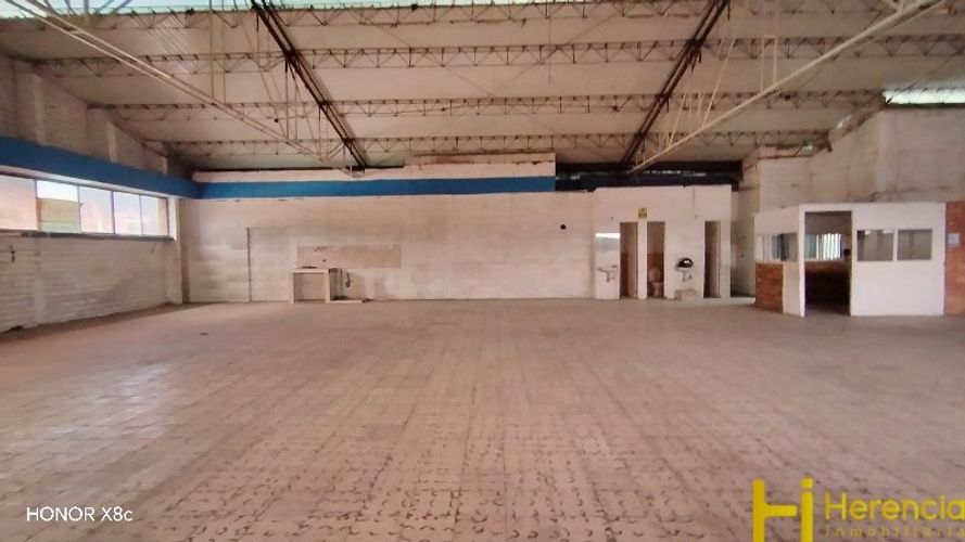Bodega en arriendo en Perpetuo Socorro, Medellín, 440 m² · foto 3 de 12