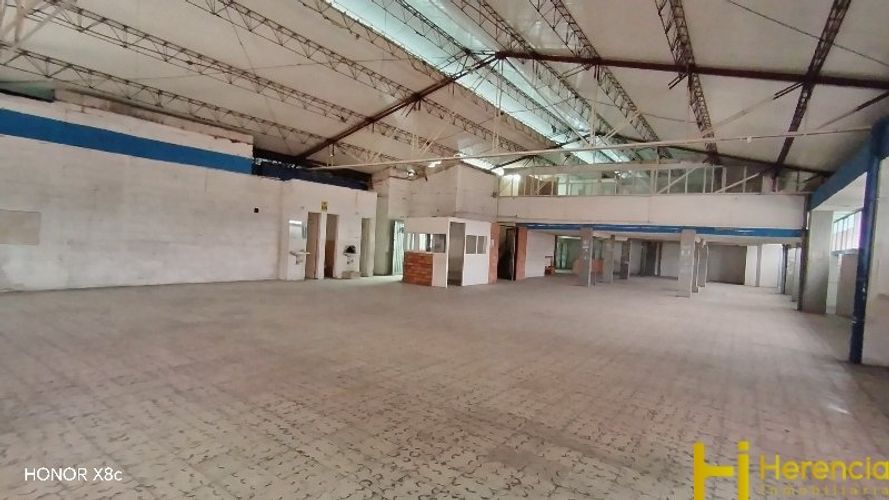 Bodega en arriendo en Perpetuo Socorro, Medellín, 440 m² · foto 4 de 12