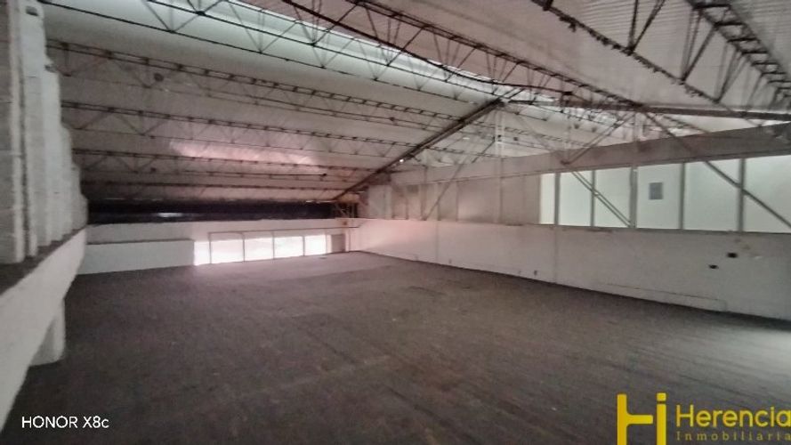 Bodega en arriendo en Perpetuo Socorro, Medellín, 440 m² · foto 9 de 12