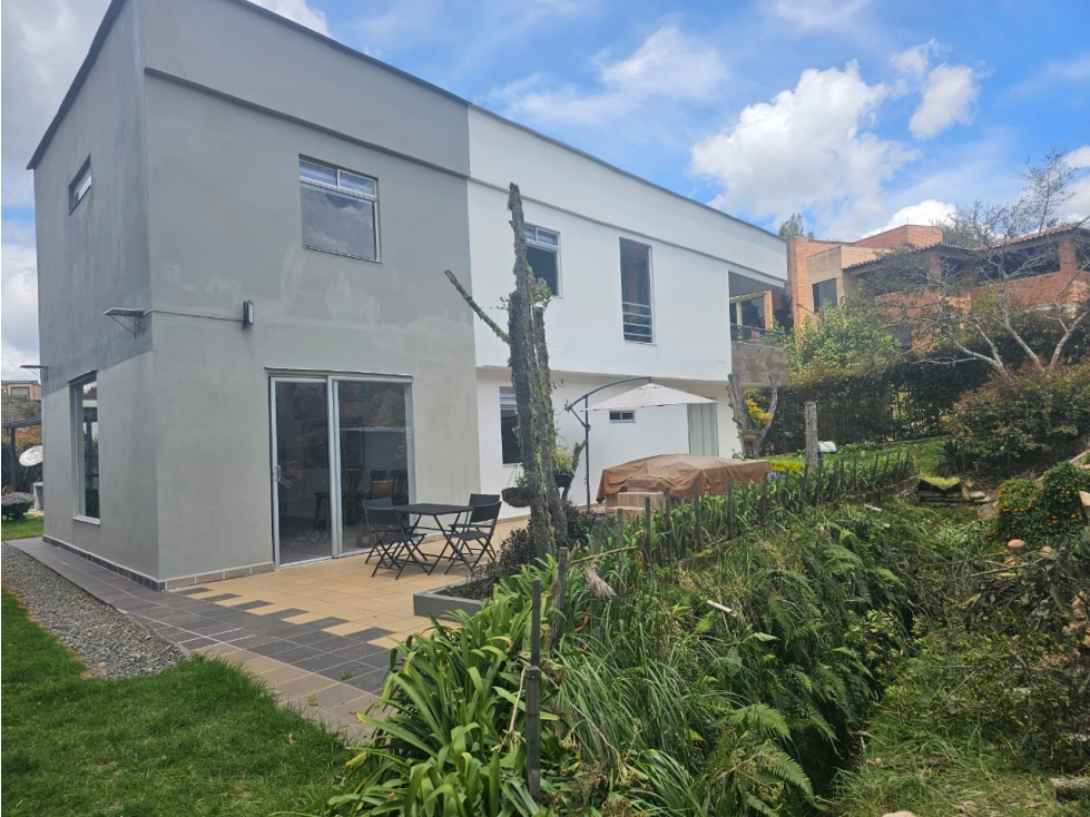 Casa Campestre en Arriendo en Loma del Escobero, Envigado en Loma Del Escobero