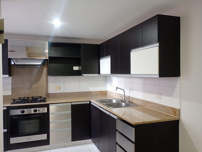 Apartamento de 3 alcobas en arriendo en El Poblado, Medellín, 110 m² · foto 3 de 14