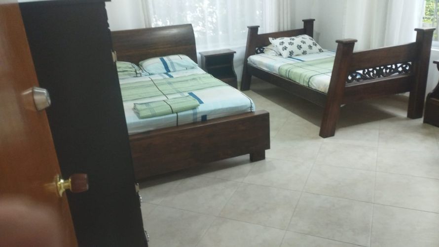 Casa de 5 alcobas en venta en Las Varas, Ricaurte, 590 m² · foto 7 de 24