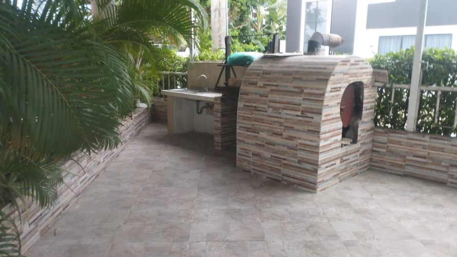 Casa de 5 alcobas en venta en Las Varas, Ricaurte, 590 m² · foto 11 de 24