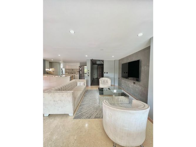 Casa de 3 alcobas en arriendo en Urbanización Las Cumbres, Medellín, 350 m² · foto 9 de 18