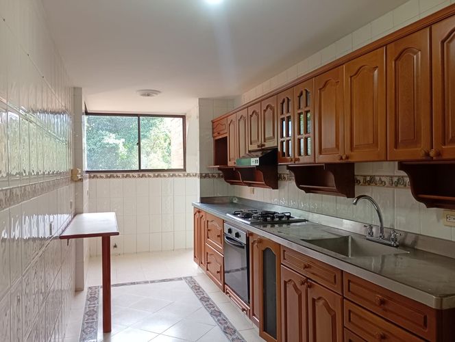 Apartamento de 3 alcobas en arriendo en El Poblado, Medellín, 150 m² · foto 2 de 19