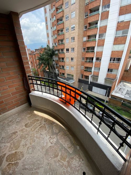 Apartamento en venta en Laureles, Medellín · foto 8 de 18