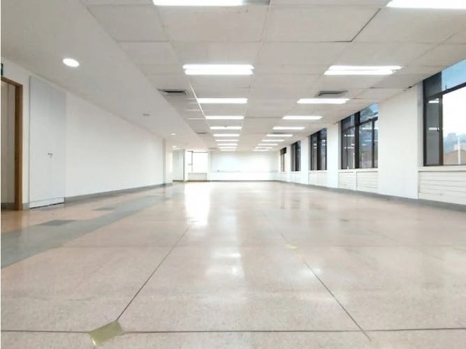 Oficina en arriendo en Zona Industrial No. 2, Itagüí, 2511 m² · foto 3 de 22