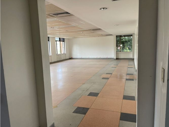 Oficina en arriendo en Zona Industrial No. 2, Itagüí, 2511 m² · foto 11 de 22