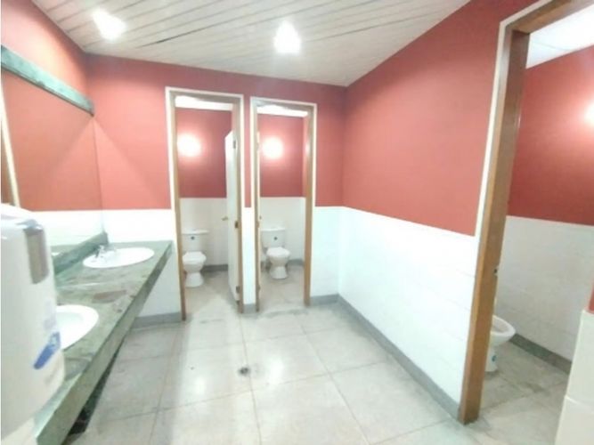 Oficina en arriendo en Zona Industrial No. 2, Itagüí, 2511 m² · foto 20 de 22