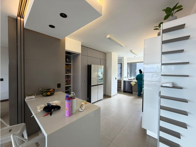 Apartamento de 3 alcobas en arriendo en San Diego, Medellín, 323 m² · foto 2 de 24