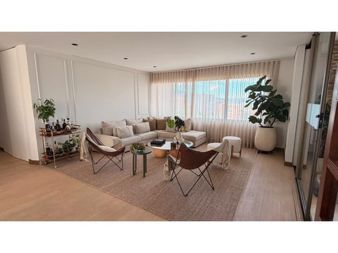 Apartamento de 3 alcobas en arriendo en San Diego, Medellín, 323 m² · foto 16 de 24