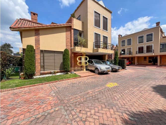 Casa de 3 alcobas en venta en San Jose De Los Nogales, Chía, 299 m² · foto 2 de 24