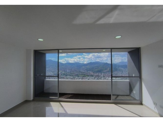 Apartamento de 2 alcobas en venta en Sabaneta Real, Sabaneta, 63 m² · foto 2 de 11