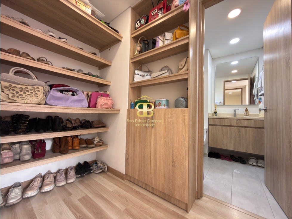Apartamento en venta en Quinta Paredes, Bogotá · foto 12 de 24