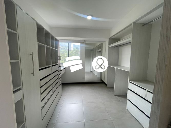 Apartamento de 3 alcobas en venta en Las Lomitas, Sabaneta, 91 m² · foto 16 de 21