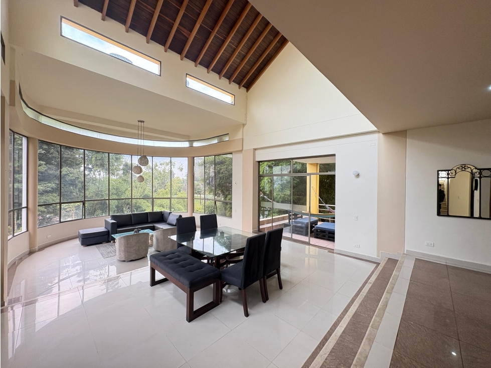 Casa Campestre en Arriendo en Medellín en Loma Del Chocho