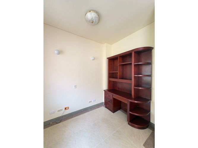 Casa de 7 alcobas en arriendo en Loma Del Chocho, Medellín, 500 m² · foto 8 de 24