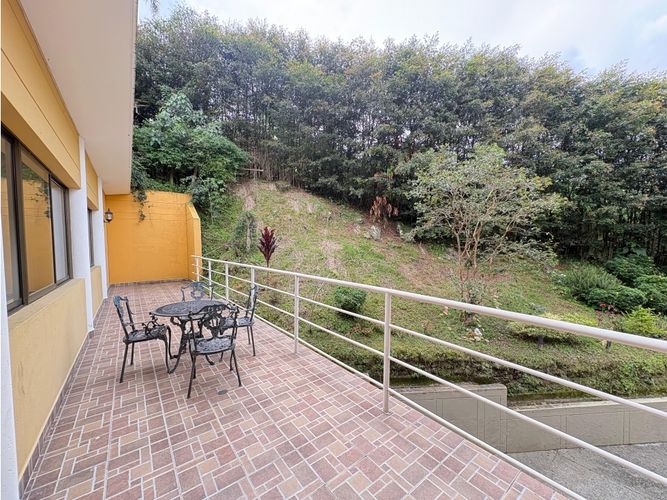 Casa de 7 alcobas en arriendo en Loma Del Chocho, Medellín, 500 m² · foto 9 de 24