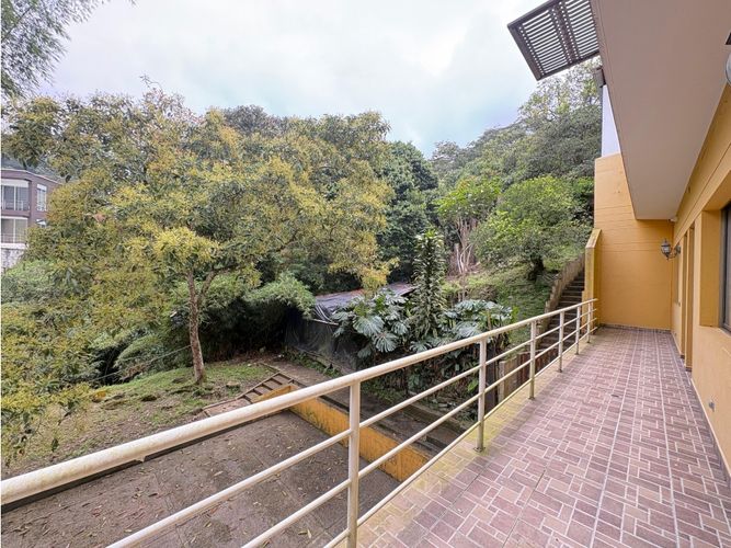 Casa de 7 alcobas en arriendo en Loma Del Chocho, Medellín, 500 m² · foto 11 de 24