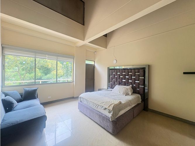 Casa de 7 alcobas en arriendo en Loma Del Chocho, Medellín, 500 m² · foto 12 de 24