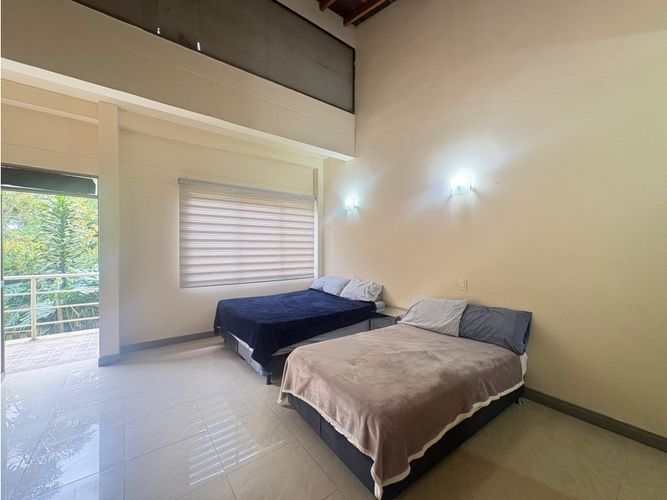 Casa de 7 alcobas en arriendo en Loma Del Chocho, Medellín, 500 m² · foto 14 de 24