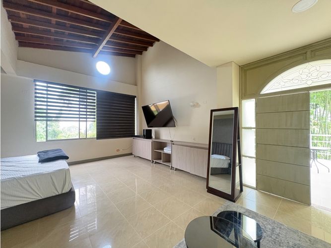 Casa de 7 alcobas en arriendo en Loma Del Chocho, Medellín, 500 m² · foto 17 de 24