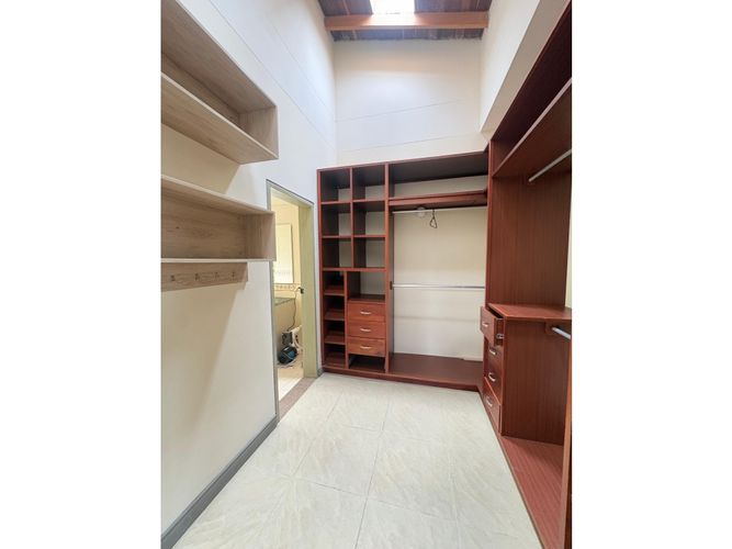 Casa de 7 alcobas en arriendo en Loma Del Chocho, Medellín, 500 m² · foto 18 de 24