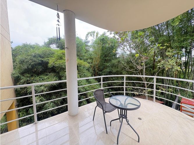 Casa de 7 alcobas en arriendo en Loma Del Chocho, Medellín, 500 m² · foto 21 de 24