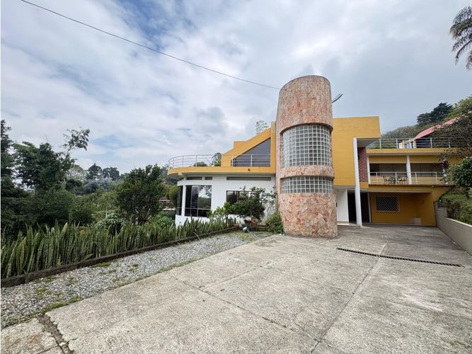 Casa de 7 alcobas en arriendo en Loma Del Chocho, Medellín, 500 m² · foto 22 de 24