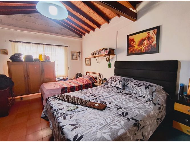 Casa de 4 alcobas en venta en Granada, Medellín, 231 m² · foto 8 de 14