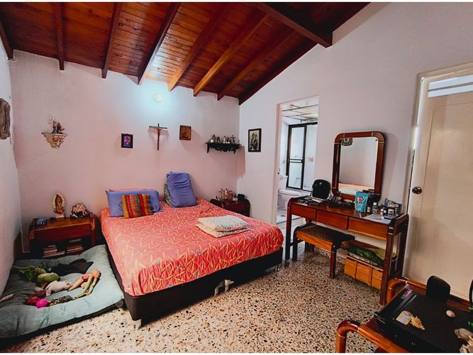 Casa de 4 alcobas en venta en Granada, Medellín, 231 m² · foto 9 de 14