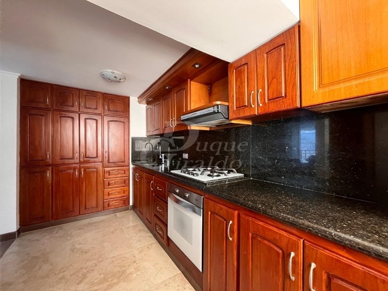 Apartamento en arriendo en El Poblado, Medellín · foto 2 de 24
