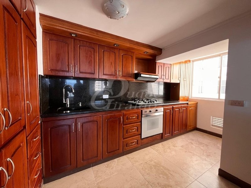 Apartamento en arriendo en El Poblado, Medellín · foto 4 de 24