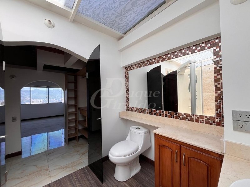 Apartamento en arriendo en El Poblado, Medellín · foto 16 de 24