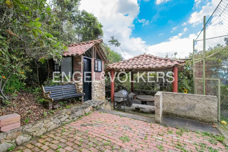 Casa de 8 alcobas en venta en Guaymaral, Bogotá, 1300 m² · foto 19 de 20