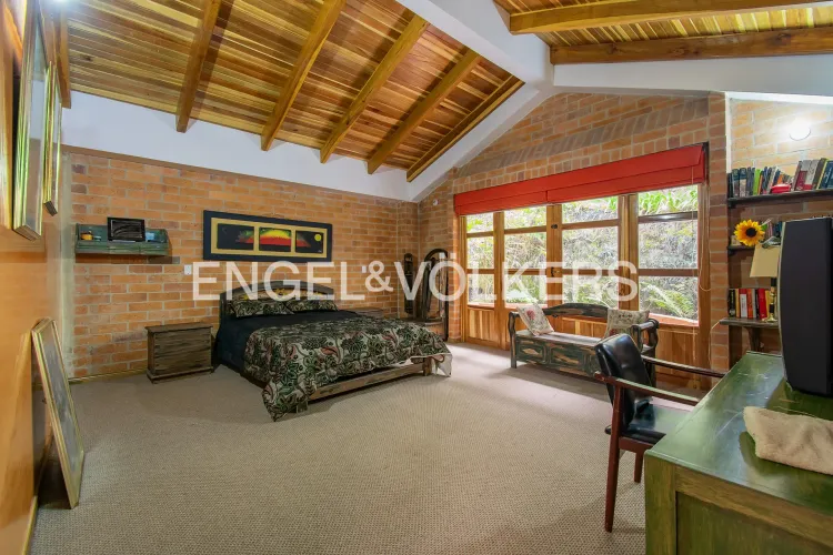 Casa de 8 alcobas en venta en Guaymaral, Bogotá, 1300 m² · foto 13 de 20