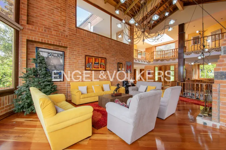 Casa de 8 alcobas en venta en Guaymaral, Bogotá, 1300 m² · foto 3 de 20