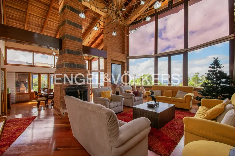 Casa de 8 alcobas en venta en Guaymaral, Bogotá, 1300 m² · foto 2 de 20