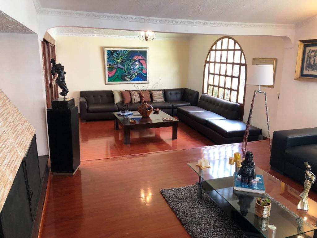 Casa en venta en Lagos De Cordoba, Bogotá · foto 2 de 20