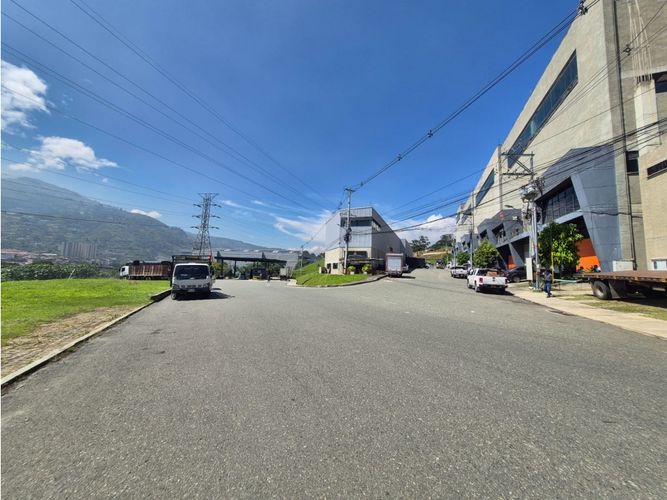 Bodega en venta en Actividad Multiple, Copacabana, 850 m² · foto 3 de 21