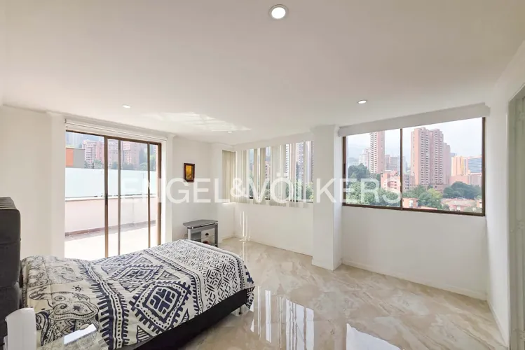 Apartamento de 4 alcobas en venta en El Tesoro, Medellín, 312 m² · foto 15 de 22