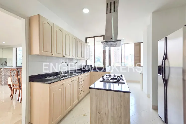Apartamento de 4 alcobas en venta en El Tesoro, Medellín, 312 m² · foto 9 de 22
