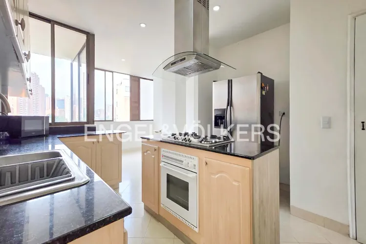 Apartamento de 4 alcobas en venta en El Tesoro, Medellín, 312 m² · foto 8 de 22