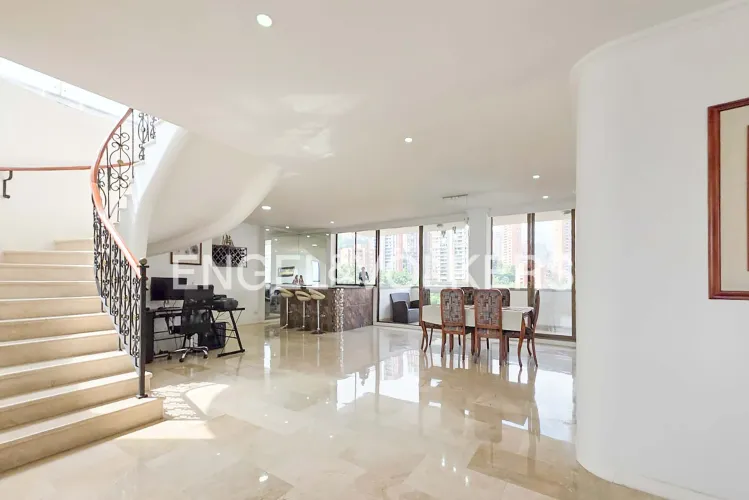 Apartamento de 4 alcobas en venta en El Tesoro, Medellín, 312 m² · foto 3 de 22