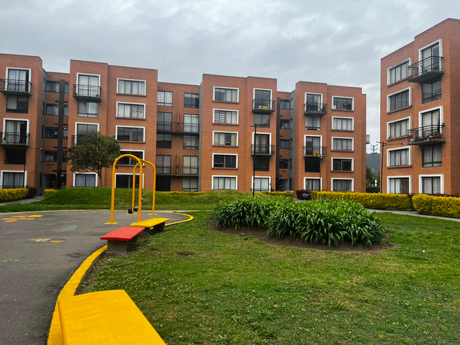 Apartamento de 3 alcobas en venta en Conjunto Residencial Pamplona, Madrid, 55 m² · foto 20 de 24